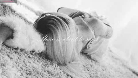 Snapshot of misschloe__ chatting on 11.13.25 Chloe freelance model Please your thumbs up are important online show from 11.13.25