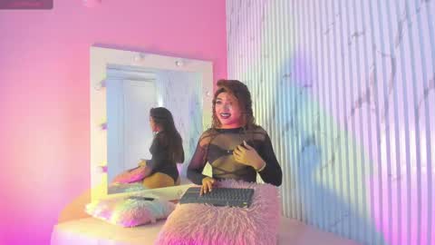 Snapshot of missdionne__curly chatting on 10.13.25 DIONNE online show from 10.13.25