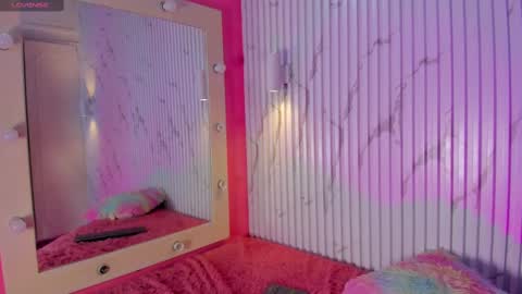 Snapshot of missdionne__curly chatting on 10.14.25 DIONNE online show from 10.14.25