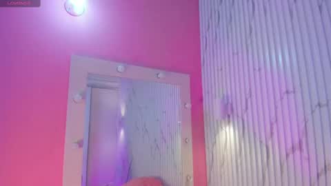 Snapshot of missdionne__curly chatting on 10.23.25 DIONNE online show from 10.23.25