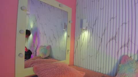 Snapshot of missdionne__curly chatting on 10.29.25 DIONNE online show from 10.29.25