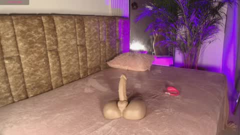 Snapshot of missdionne__curly chatting on 04.02.26 DIONNE online show from 04.02.26