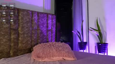 Snapshot of missdionne__curly chatting on 04.09.26 DIONNE online show from 04.09.26