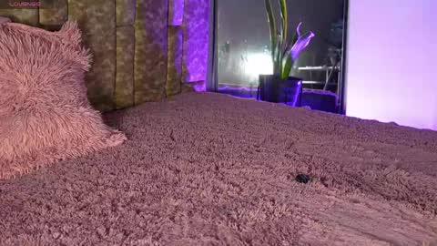 Snapshot of missdionne__curly chatting on 04.10.26 DIONNE online show from 04.10.26