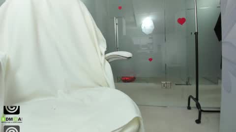 Snapshot of missdominna chatting on 04.23.26 Miss Domina online show from 04.23.26