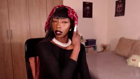 Snapshot of missemilie1 chatting on 12.03.25 Emilie Diaz online show from 12.03.25