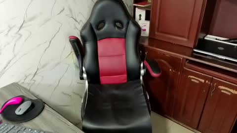 Escarlet online show from 10.31.25