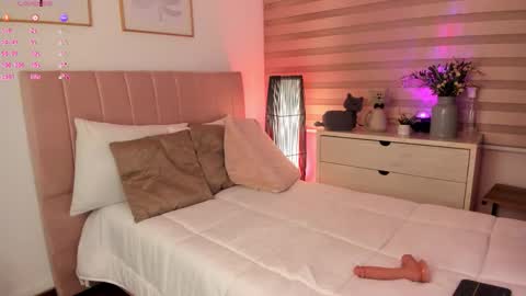 Snapshot of missesmeralda chatting on 01.05.26 Julieta Arboleda but i like call me esme online show from 01.05.26