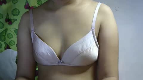 Snapshot of missjona08 chatting on 09.20.25 Jona online show from 09.20.25