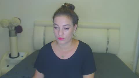 Snapshot of misskhloe chatting on 09.12.25 Khloe online show from 09.12.25