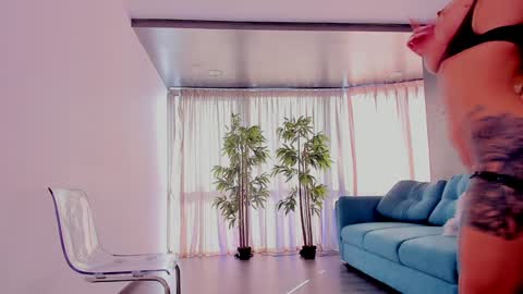 misskiarra online show from 01.18.25