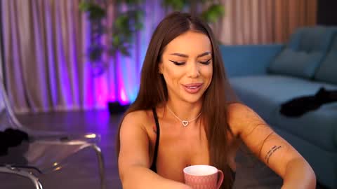 misskiarra online show from 01.27.25