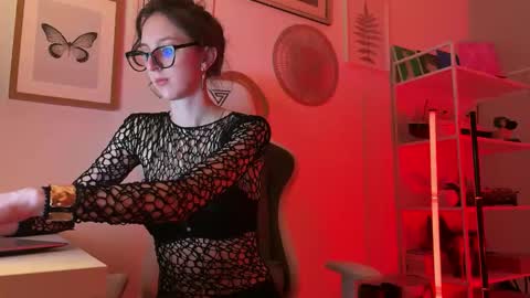 Snapshot of misslalii chatting on 05.15.26 misslalii online show from 05.15.26