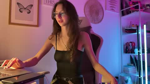 Snapshot of misslalii chatting on 05.26.26 misslalii online show from 05.26.26
