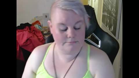 Snapshot of misslj90 chatting on 04.22.26 misslj90 online show from 04.22.26