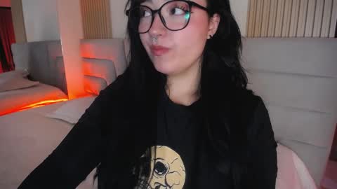 Snapshot of missloise chatting on 04.28.26 Miss Loise online show from 04.28.26