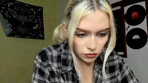 Snapshot of missluna27 chatting on 12.31.24 Miss Luna online show from 12.31.24