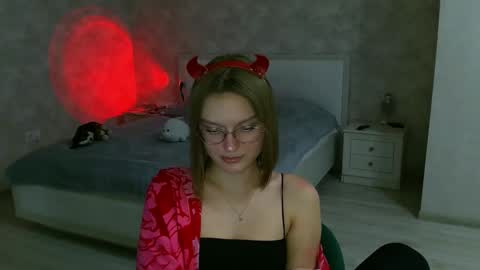 Snapshot of missmariat chatting on 10.29.25 OneGoddess online show from 10.29.25