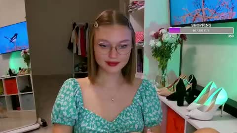 Snapshot of missmariat chatting on 11.04.25 OneGoddess online show from 11.04.25