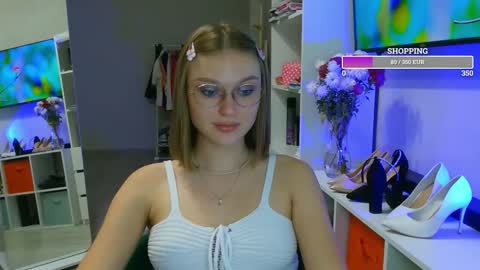 Snapshot of missmariat chatting on 11.05.25 OneGoddess online show from 11.05.25