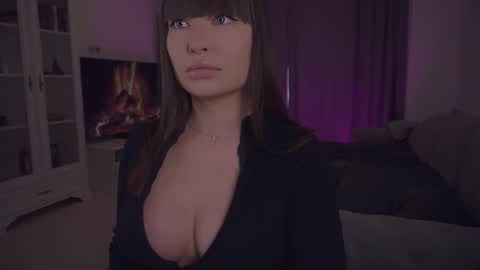 LUXXANDRA online show from 02.10.26