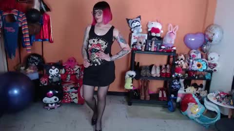 Miss Mia online show from 11.05.25