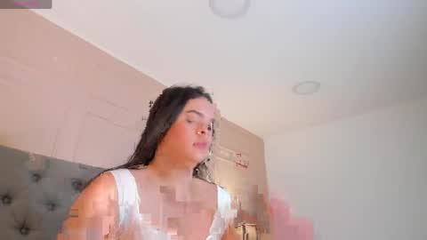 Snapshot of missmiaa_ chatting on 04.18.26 Mia online show from 04.18.26
