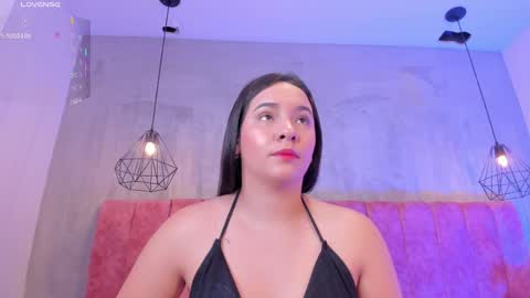 Snapshot of missmiaa_ chatting on 05.18.26 Mia online show from 05.18.26