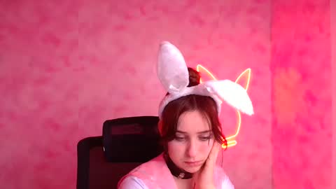 Snapshot of missmiamiss chatting on 11.22.25 Mia online show from 11.22.25