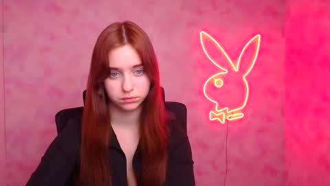 Snapshot of missmiamiss chatting on 11.30.25 Mia online show from 11.30.25