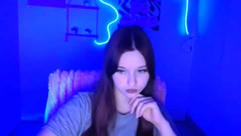 Snapshot of missmiamiss chatting on 12.01.25 Mia online show from 12.01.25