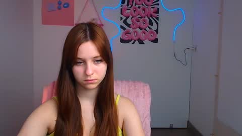 Snapshot of missmiamiss chatting on 12.18.25 Mia online show from 12.18.25