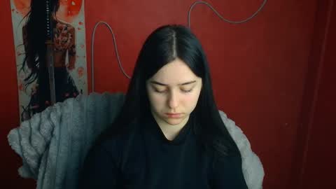 Mia online show from 04.14.26