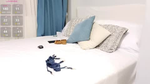Snapshot of missmiamor chatting on 12.30.24 Mia online show from 12.30.24