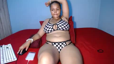 Snapshot of missmimmi69 chatting on 01.21.25 mimmi online show from 01.21.25