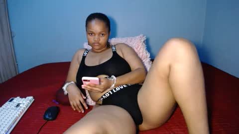 Snapshot of missmimmi69 chatting on 01.27.25 mimmi online show from 01.27.25