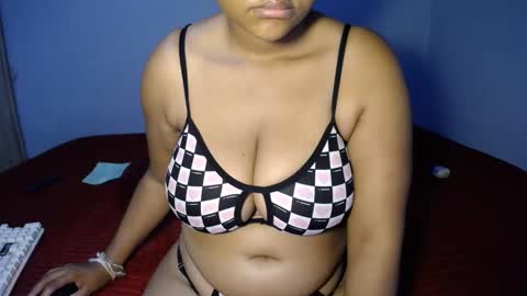 Snapshot of missmimmi69 chatting on 01.29.25 mimmi online show from 01.29.25