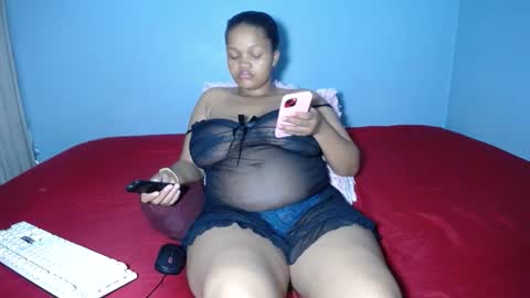 Snapshot of missmimmi69 chatting on 10.22.25 mimmi online show from 10.22.25