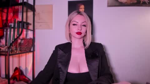 Snapshot of missmirandagd chatting on 02.08.25   online show from 02.08.25