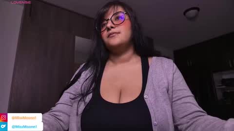 Snapshot of missmoonn chatting on 09.09.25 MissMoon online show from 09.09.25