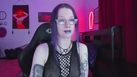 Snapshot of missnikkivill chatting on 02.11.26 Mistress Nikki Vill online show from 02.11.26
