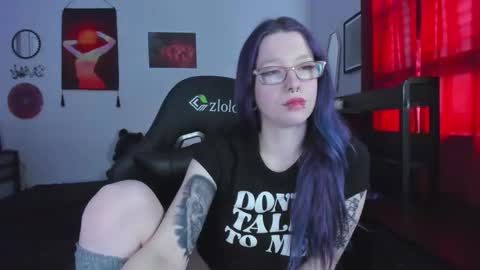 Snapshot of missnikkivill chatting on 02.18.26 Mistress Nikki Vill online show from 02.18.26