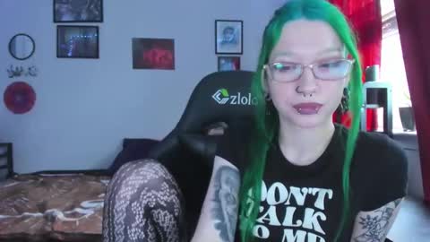 Snapshot of missnikkivill chatting on 05.21.26 Mistress Nikki Vill online show from 05.21.26