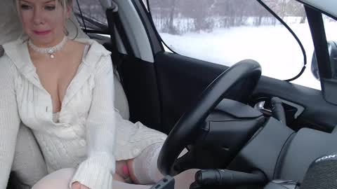 Snapshot of missofkiss chatting on 12.10.24 Olenka online show from 12.10.24