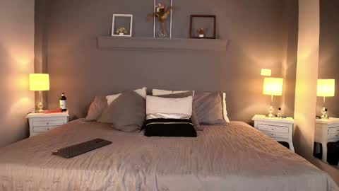 Snapshot of missparis__ chatting on 10.22.25 missparis__ online show from 10.22.25