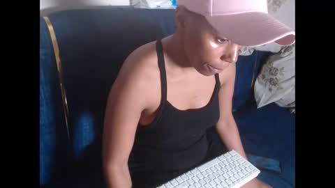 Snapshot of missthighsohmy chatting on 01.15.25 missthighsohmy online show from 01.15.25