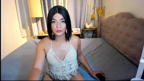 K Y R I E  online show from 10.22.25