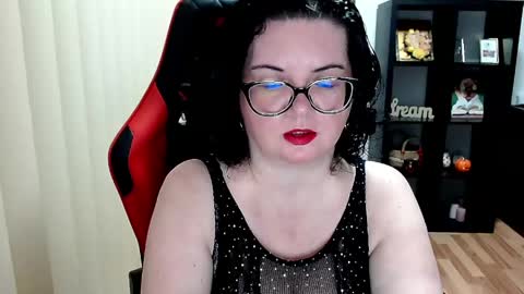 Snapshot of misstruble chatting on 04.02.26 MissTruble online show from 04.02.26
