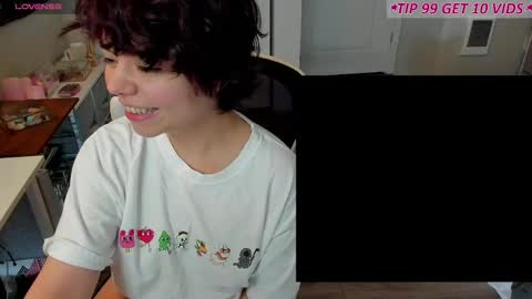 Snapshot of missvanessajune chatting on 04.22.26 V Nessa online show from 04.22.26