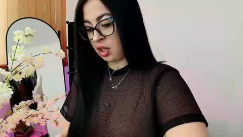 Snapshot of missveyra chatting on 05.14.26 Veyra online show from 05.14.26